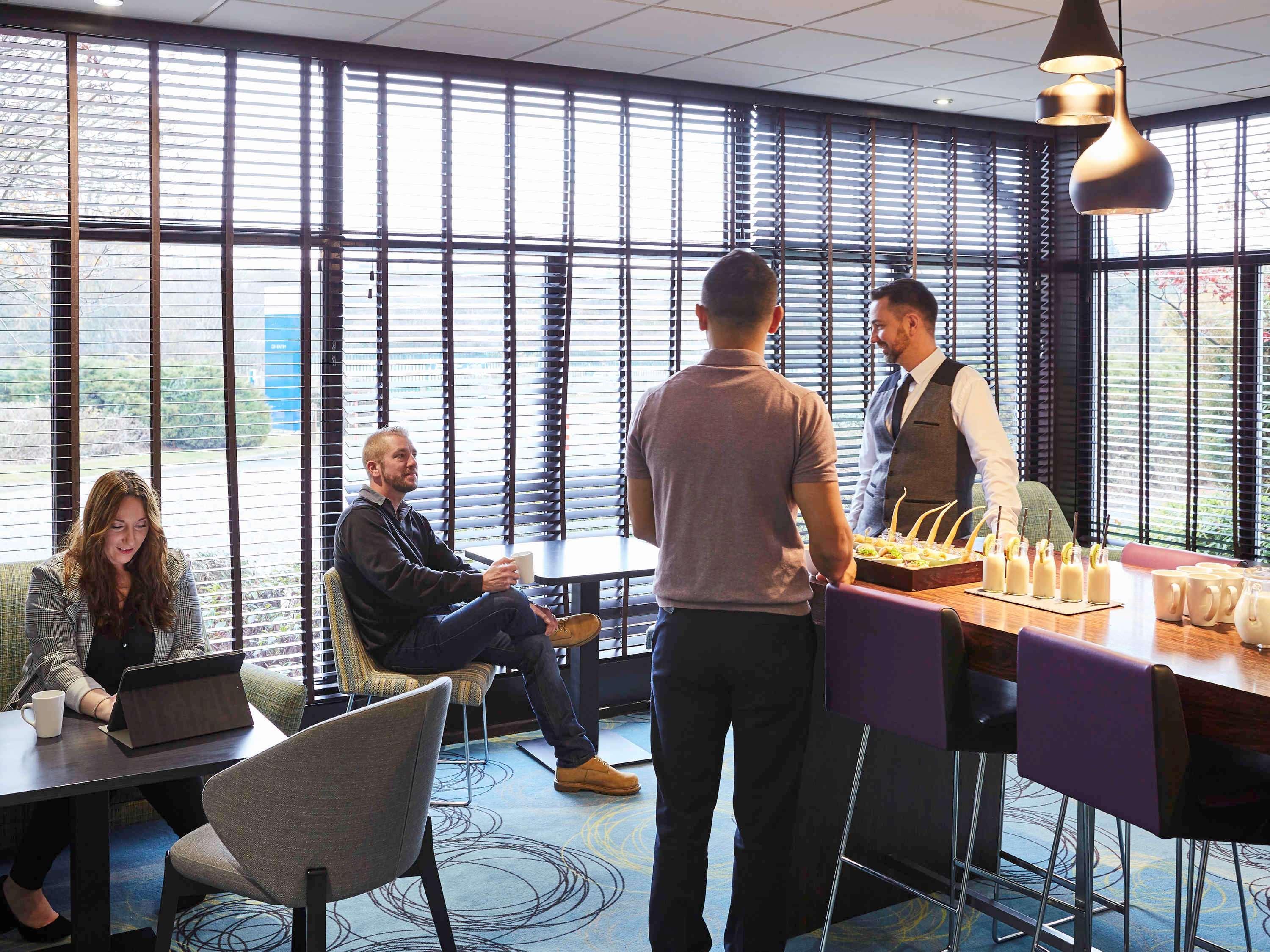 Novotel Ковентри Экстерьер фото